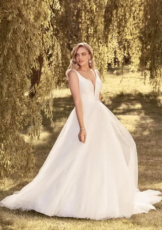 Sophia Tolli A-vonalú, letisztult menyasszonyi ruha