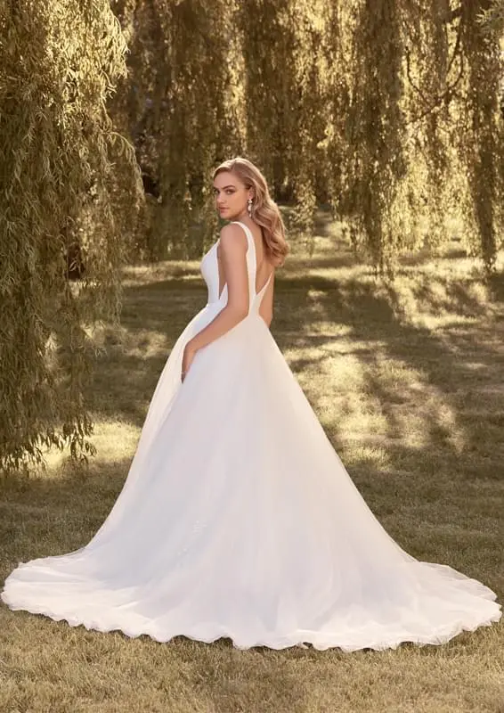 Sophia Tolli A-vonalú, letisztult menyasszonyi ruha